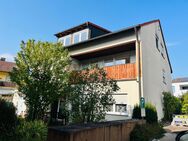 Geschmackvoll modernisierte, helle 3 Zimmer-Dachwohnung mit zusätzlichem Büro/HW-Raum, Westbalkon und Garage in ruhiger Lage - Haßfurt