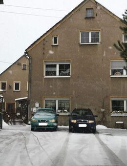 Teilsaniertes MFH mit Nebengebäude in Zschocken *PROVISIONSFREI* zu erwerben - Hartenstein (Sachsen)