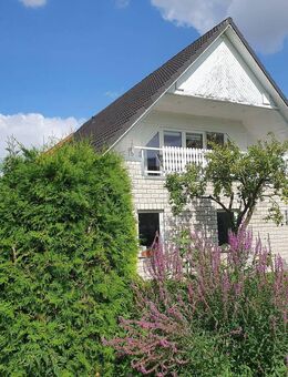 Einfamilienhaus in ruhiger, naturnaher Lage mit Kamin und liebevoll angelegtem Garten - Utzedel