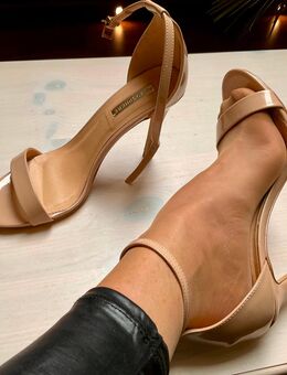 Atmosphere Damen High Heels Sandaletten beige Gr. 39 Lack glanz zu verkaufen 😍🤩 - München