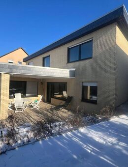 Individuelles 1-Familienhaus mit Doppelgarage, Terrasse und tollem Ausblick in Helmstedt - Helmstedt
