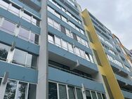 Stadtleben pur!: geräumige 2-Zimmer-Wohnung mit großem Balkon - Augsburg