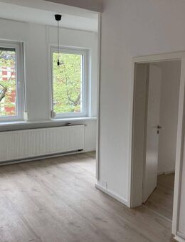 Hell | Renoviert | Stellplatz | WG-geeignet - Frankfurt (Main)