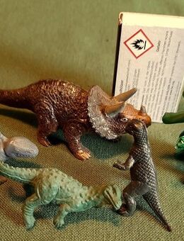 5 alte Dino Figuren aus unterschiedlichen Zeiten - Niederfischbach