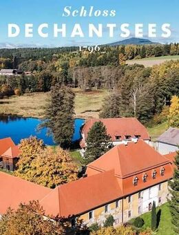 Repräsentative Schlossanlage vor idyllischer Fichtelgebirgskulisse - Pullenreuth