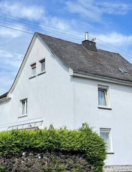 Heimwerker aufgepasst: Familienhaus mit Potenzial + Platz satt + Doppelgarage + Carport! - Dierdorf