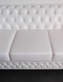 Chesterfiel-Couch weiß - ausziehbar als Schlafcouch fast neu - Mülheim (Ruhr)