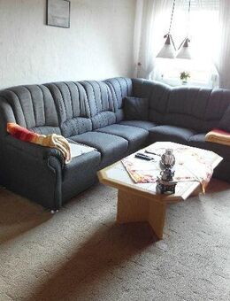 Modernisierte sparsame Doppelhaushälfte in ruhiger Lage mit Garten, Garage und gemütlicher Loggia! - Gronau (Leine)