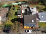 Langenfeld-Richrath: Gemütliches Ein- bis Zweifamilienhaus mit drei Garagen - Langenfeld (Rheinland)