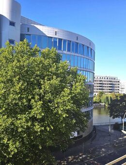Hübsche 2-Zimmer Wohnung mit Balkon, Aufzug, Gäste-WC und Blick auf die Spree - Berlin