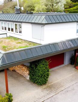 Großzügiges Wohnhaus mit großem Pool in ruhiger Waldrandlage. - Waldachtal