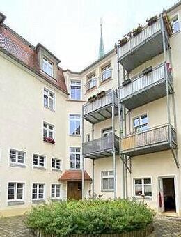 Frisch renovierte 3-Zimmer-Wohnung mit neuem Laminatboden "Dielenoptik", sep. Essküche & Badewanne - Bautzen