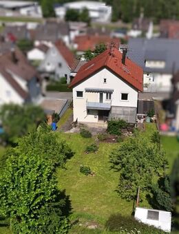 Sonniges Zweifamilienhaus mit Ausbaupotenzial - Oberndorf (Neckar)
