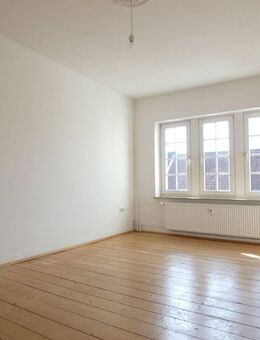 ***Helle 3-Raum-DG-Wohnung mit Altbauflair - Erstbezug nach Sanierung*** - Mülheim (Ruhr)