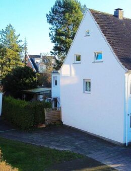 Attraktive Doppelhaushälfte mit großem Garten, Doppelgarage und 5 Zimmern! - Leverkusen