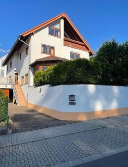 Wohnen und Arbeiten - Großes, gepflegtes Einfamilienhaus mit abgeschlossener Büroeinheit am Rande des Naturschutzgebietes - Wackernheim