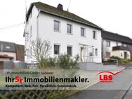 Großes Einfamilienhaus mit Scheune - Roßbach (Landkreis Westerwaldkreis)