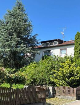 Großzügiges Einfamilienhaus mit ausgebautem DG in Hanglage mit tollem Weitblick in Offingen - Offingen