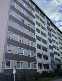 Renovierungsbedürftige 2-Zimmer-DG-Wohnung mit Balkon in Nürnberg-Gartenstadt! - Nürnberg