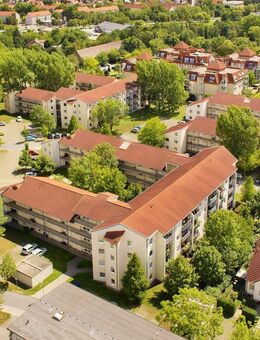 Fliegerstädtchen I schöne 2-Zimmer-Wohnung mit Balkon, Laminat und Duschbad in gepflegter Anlage - Merseburg