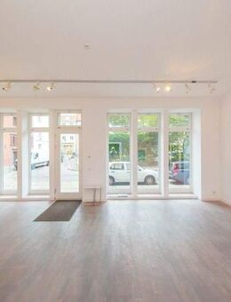 Wohnung und Laden mit großem Schaufenster am Koppenplatz - Berlin