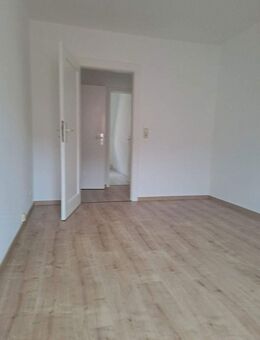 gemütliche 2 Zimmer-Wohnung in zentraler Lage von Naumburg - Naumburg (Saale)