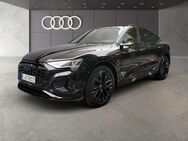 Audi Q8, Sportback 55 quattro S line, Jahr 2023 - Frankfurt (Main)