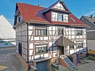 Freies, geräumiges Wohnhaus mit Scheune in zentraler Ortslage von Großenritte - Baunatal
