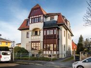 Tolles Dachgeschoss-Appartement mit großer Terrasse und Stellplatz in gepflegter Villa. - Dresden
