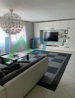 Zwei Häuser mit Gewerbe, großem Grundstück und Wald - Schwarzach (Main)