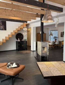 Neu saniertes Gebäude mit Innenhof + vermietete Doppelhaushäfte + 120 qm Ausbaupotential - Kreuztal