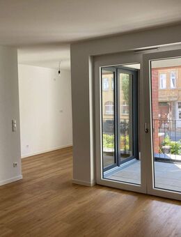 Behindertengerechte 2-Raum-Wohnung im Erdgeschoss mit Loggia und Terrasse - Erfurt