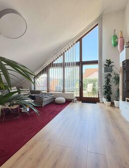 Stylische DG-Wohnung mit Sonnenbalkon - nur 17 Min. nach Nürnberg Zentrum - Kalchreuth