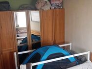 Schlafzimmer: Sechstürerschrank und Doppelbett 2,20x2,00 m in Massiv Eiche, - Berlin Marzahn-Hellersdorf