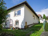 Leben im idyllischen Weinbach – Ihr Traum vom Eigenheim. Winkelbungalow aus den 70er Jahren - Weinbach