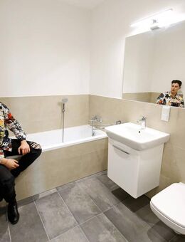 ++ Wunderschöne 3-Raum Wohnung Fußbodenheizung / Loggia / modernes Bad mit Wanne und Dusche ++ - Chemnitz