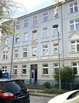 renovierte 2-Zimmer-Wohnung mit großer Wohnküche, Balkon und Stellplatz in zentraler aber ruhiger Lage - Stralsund