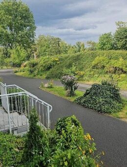 BEZUGSFREIE 2 ZIMMERWOHNUNG MIT LOGGIA + EIGENEM KFZ-STELLPLATZ - Großbeeren