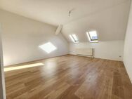 Dachgeschosswohnung, renoviert mit Einbauküche - Chemnitz