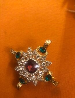 Brosche mit Grunnen nur 7 Euro Versand moglich - Berlin