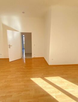 Renovierte 2-Zimmer-Wohnung mit Balkon und neuer Einbauküche in Nürnberg-Schoppershof - Nürnberg
