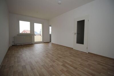 **Renovierte 2-Zimmer-Wohnung im Erdgeschoss / Hochparterre zu vermieten**