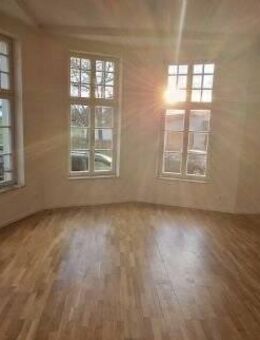 Herrschaftliches Wohnen im Grünen, großzügige 1,5 Zimmer Wohnung im EG mit EBK - Taucha