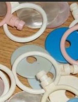 Plastikteile von älteren Beruhigungssaugern in gutem Zustand gesucht - Erfurt
