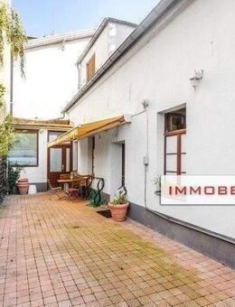 IMMOBERLIN.DE - Perfekt im Zehlendorfer Zentrum: Saniertes Wohn- + Geschäftshaus mit Restaurant + freier Wohnung - Berlin