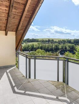 Groß. Hell. Besonders. Ihr Familienparadies mit Panoramabalkon, Terrasse, Carport & großem Garten - Grävenwiesbach