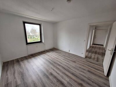3 Raum Wohnung mit Balkon 2.Etage