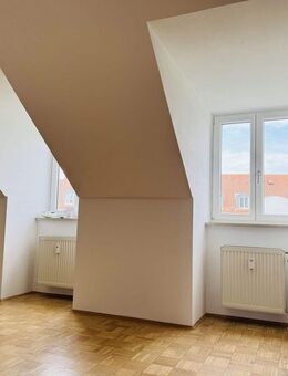 ***Gemütliche 2-Zimmer Dachgeschoss Wohnung in ruhiger Lage*** - Regensburg