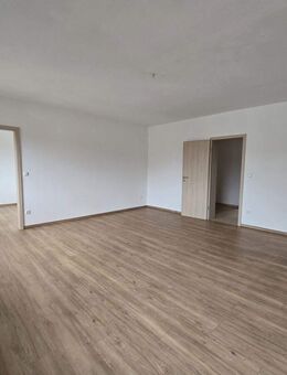 3-Zi.-Wohnung mit Balkon, Stellplatz und großzügigem Wohnbereich - Großwallstadt