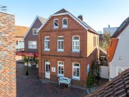 Solider Altbau in der Innenstadt von Esens - Nordsee - Esens
